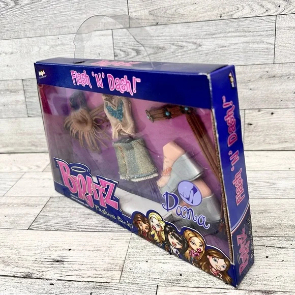 VINTAGE 2003 Bratz FLASH 'N' DASH! DANAFashion Pack NEW BOX by MGA_264460